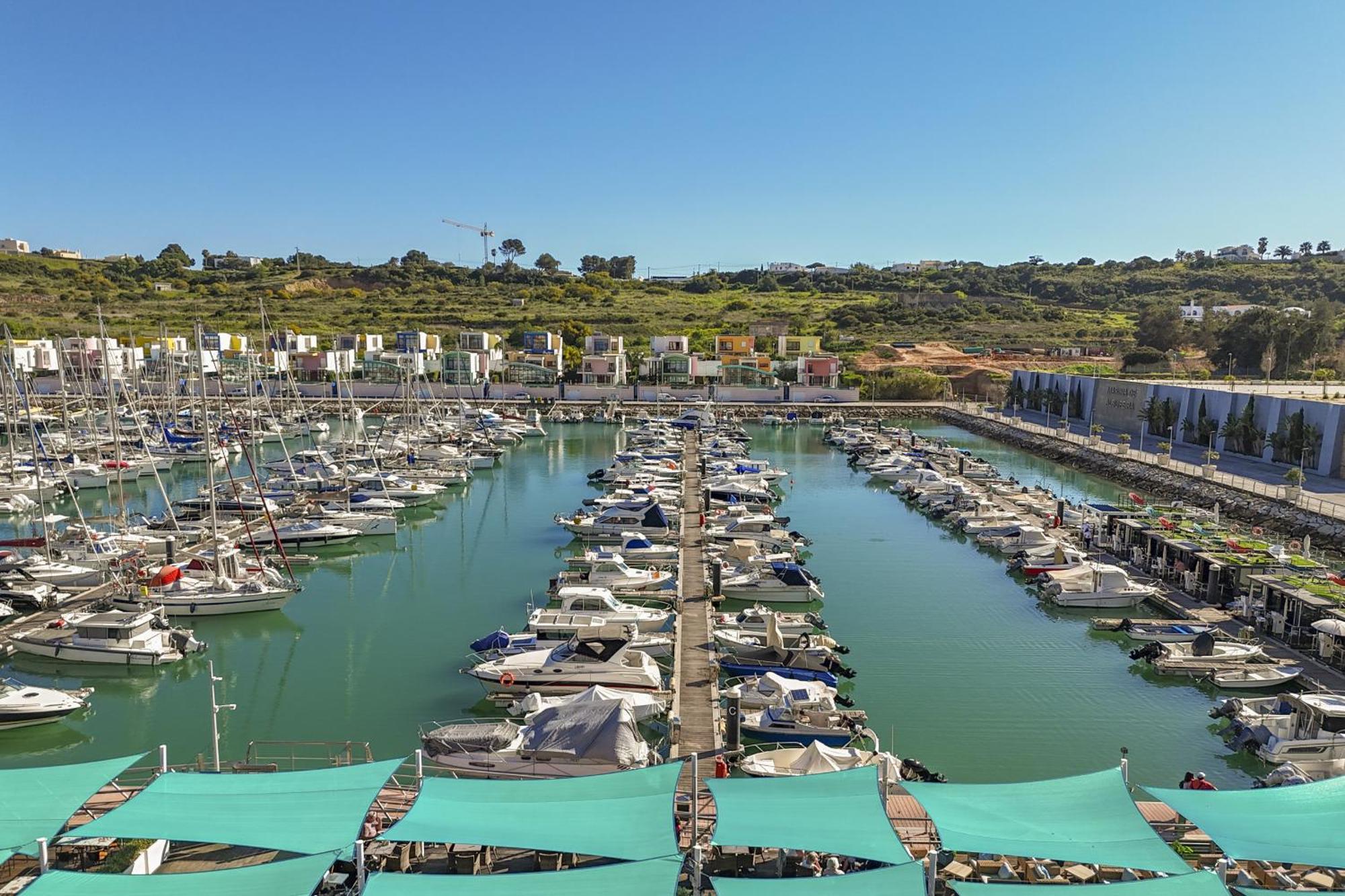 Marina Breeze Apartment With Pool - 900M From The Beach Albufeira Luaran gambar