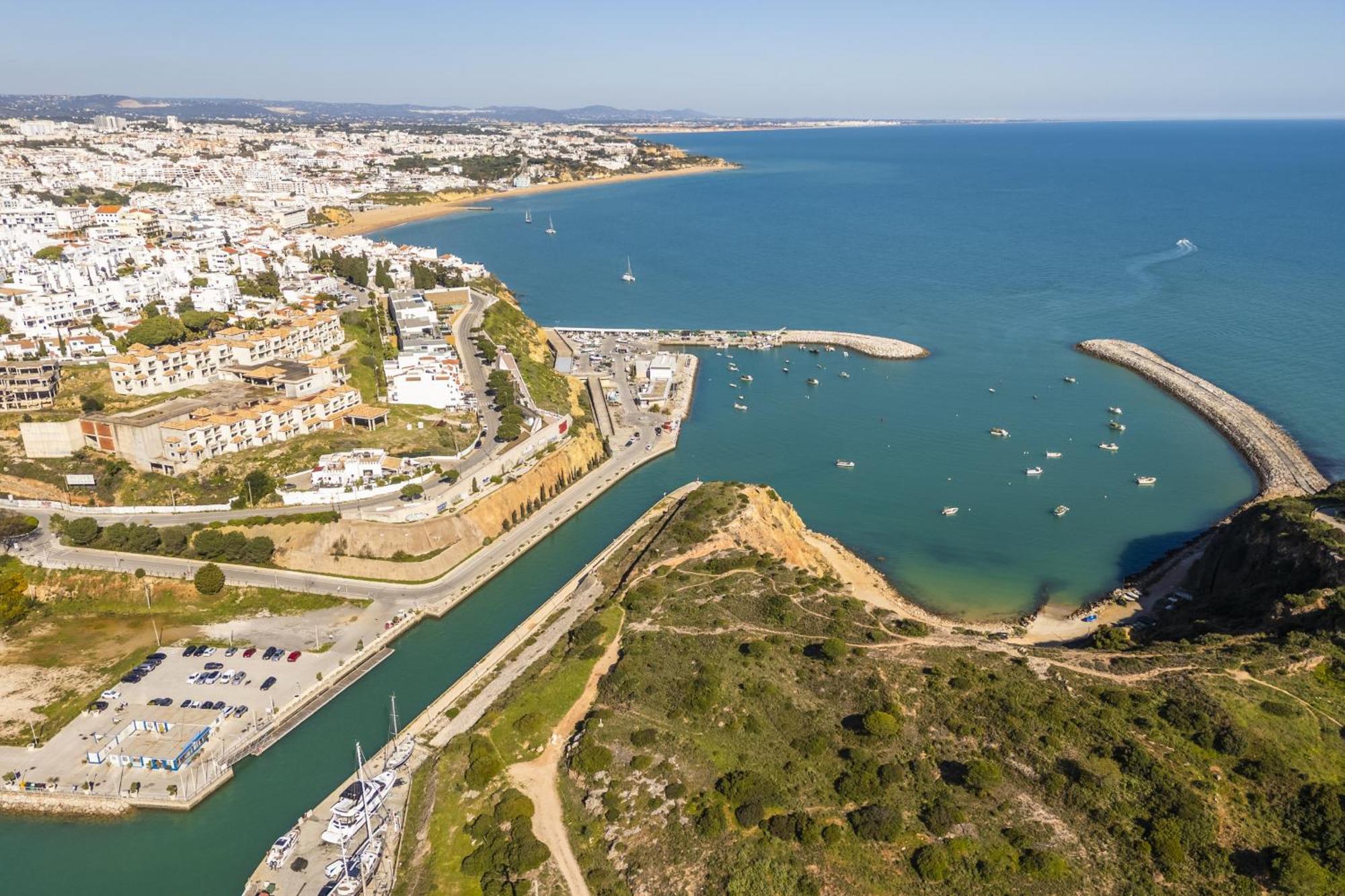 Marina Breeze Apartment With Pool - 900M From The Beach Albufeira Luaran gambar