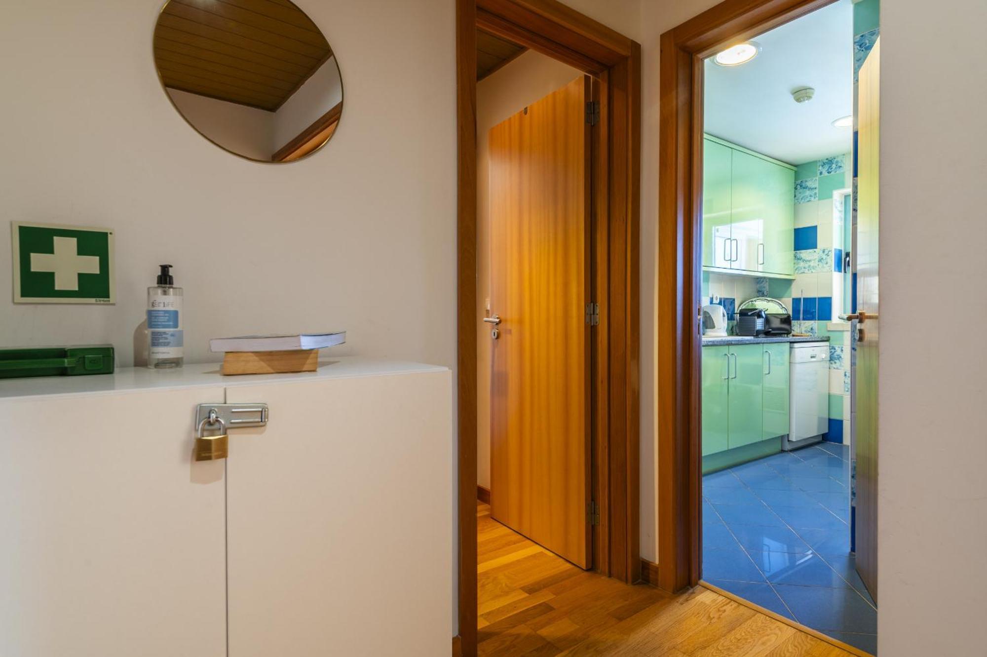 Marina Breeze Apartment With Pool - 900M From The Beach Albufeira Luaran gambar