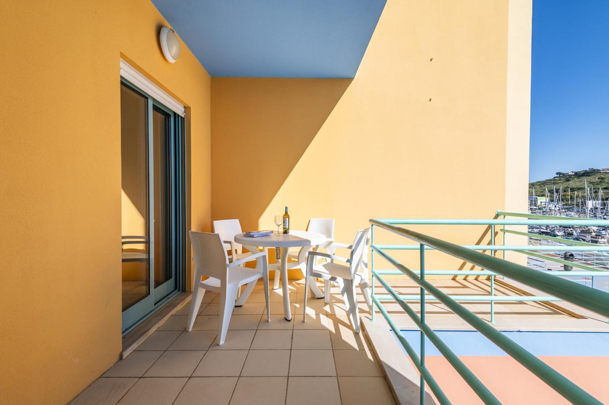 Marina Breeze Apartment With Pool - 900M From The Beach Albufeira Luaran gambar