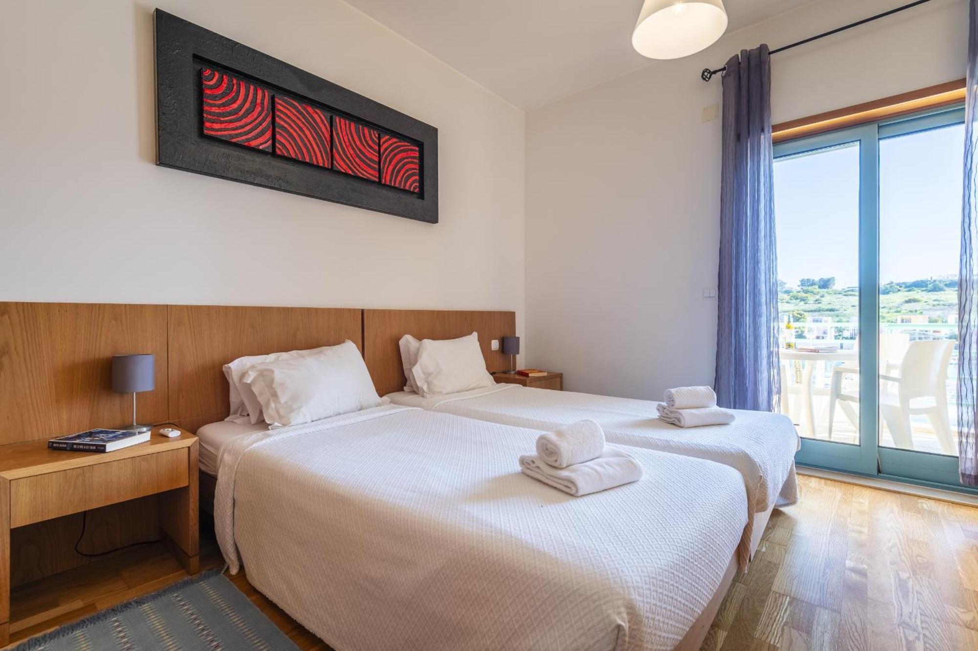 Marina Breeze Apartment With Pool - 900M From The Beach Albufeira Luaran gambar