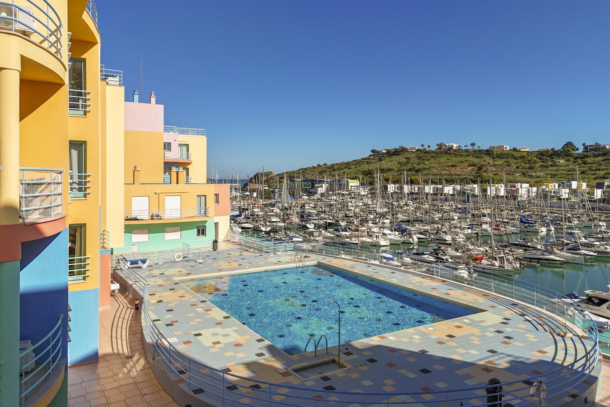 Marina Breeze Apartment With Pool - 900M From The Beach Albufeira Luaran gambar