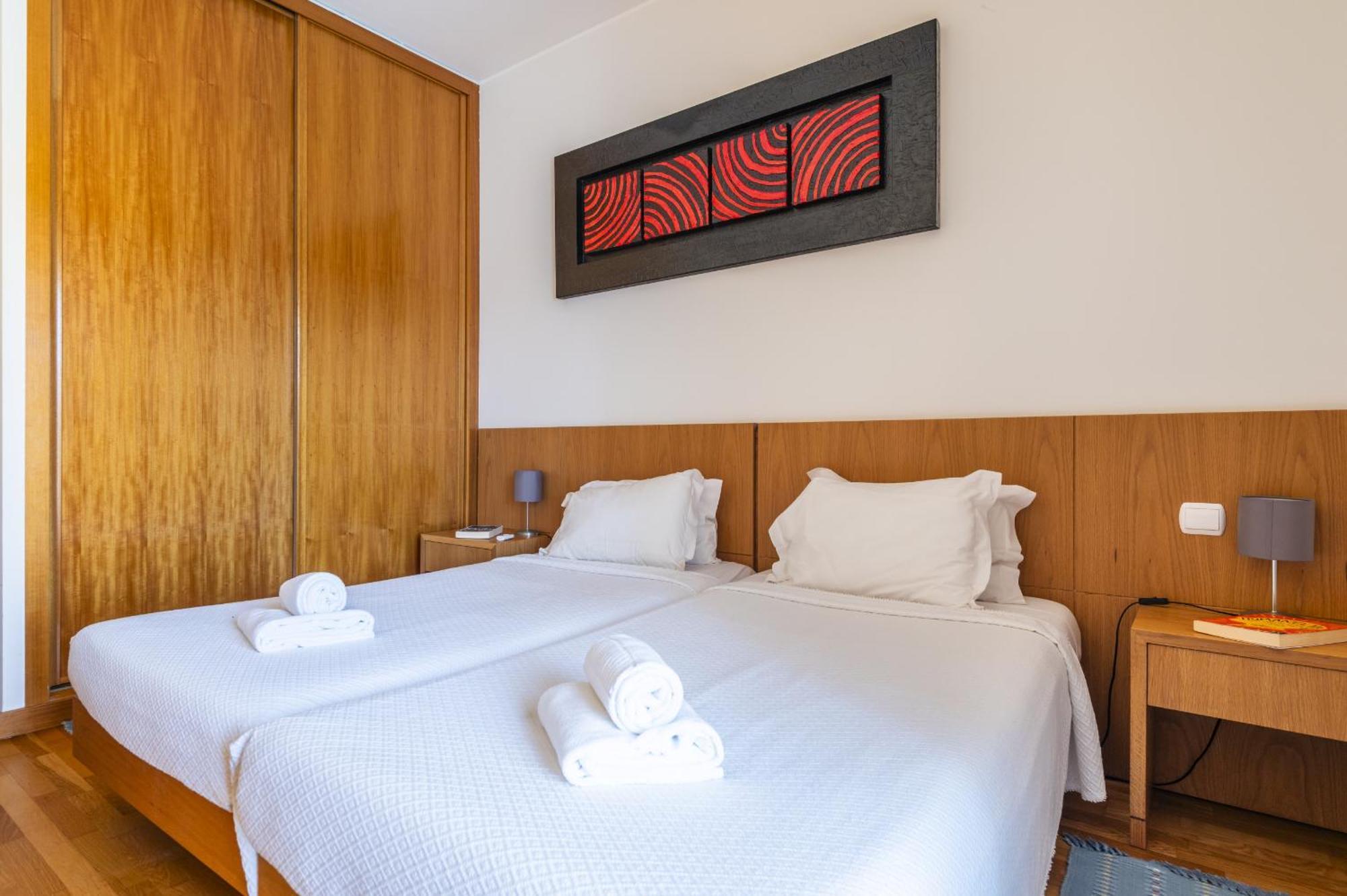 Marina Breeze Apartment With Pool - 900M From The Beach Albufeira Luaran gambar