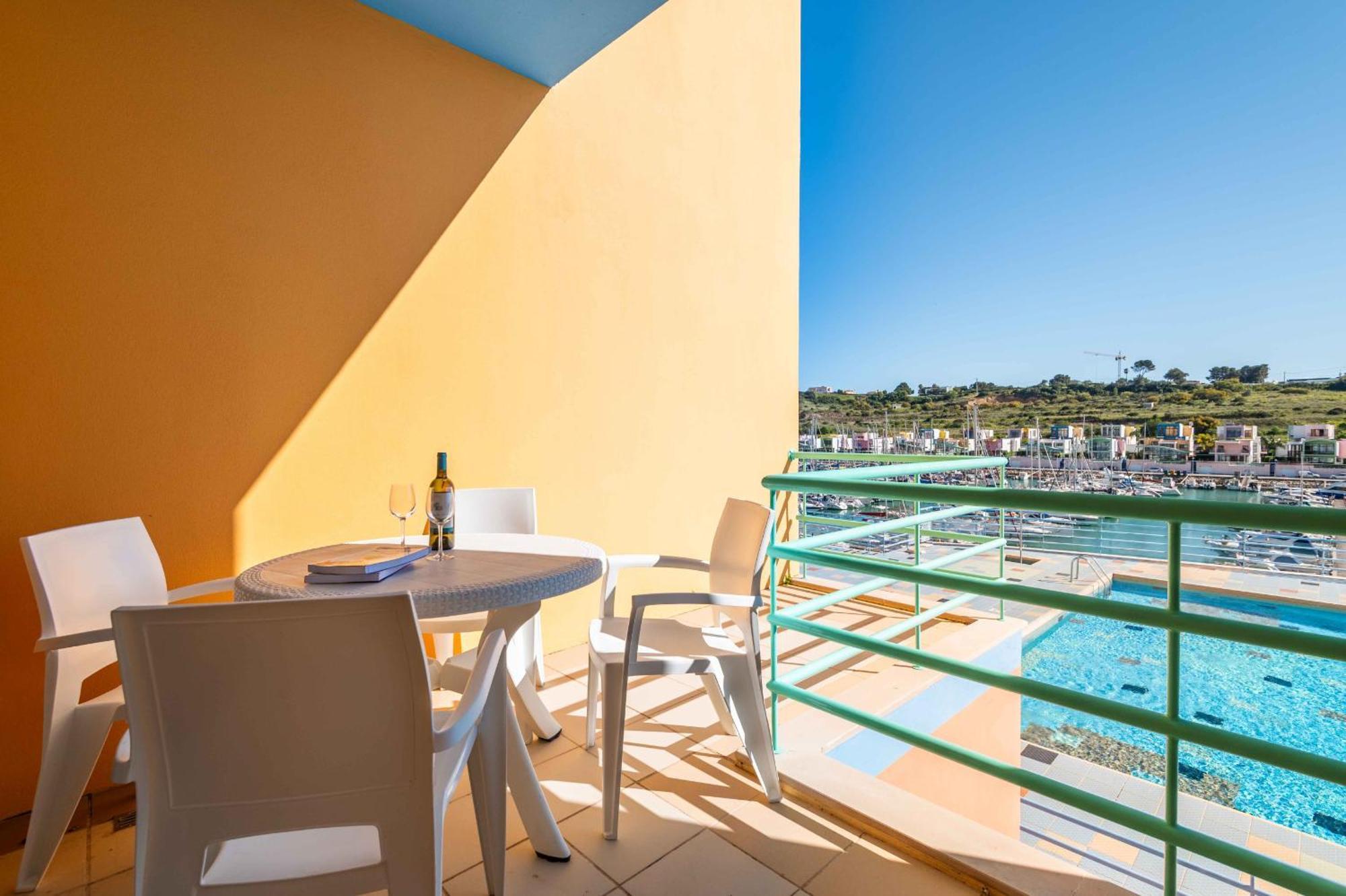 Marina Breeze Apartment With Pool - 900M From The Beach Albufeira Luaran gambar
