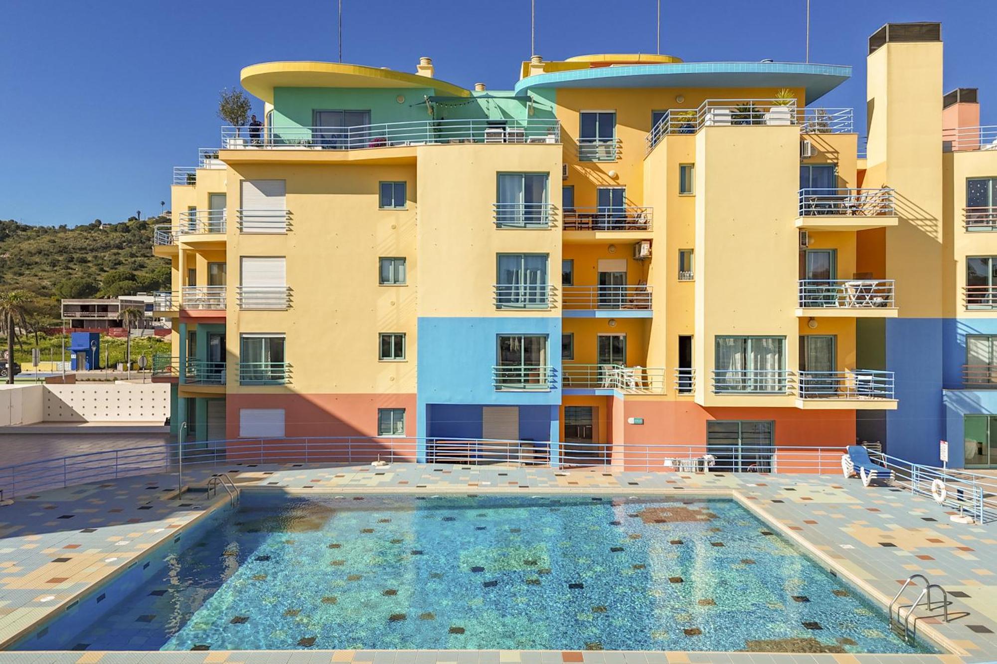 Marina Breeze Apartment With Pool - 900M From The Beach Albufeira Luaran gambar